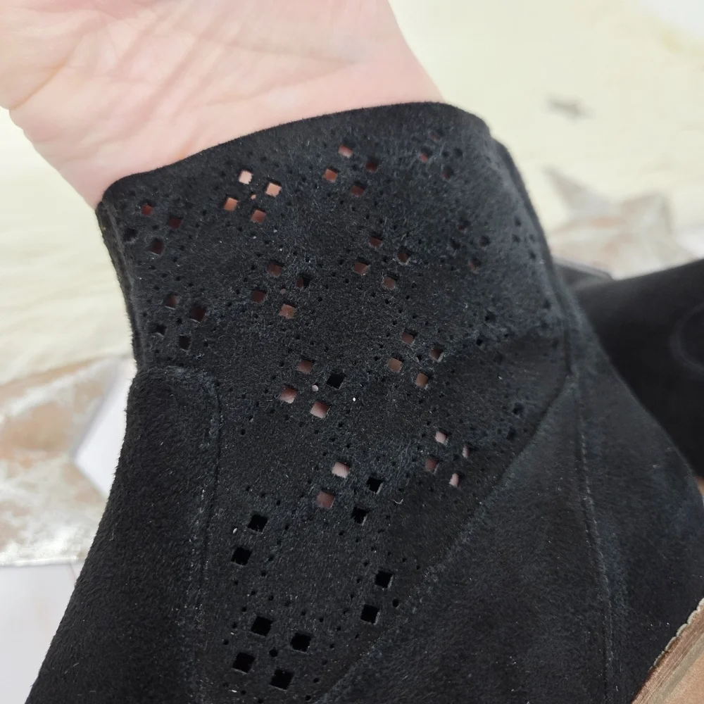 Cole Haan Womens Jayne Black Laser Cut Booties Suede Ankle Boots Size 7.5